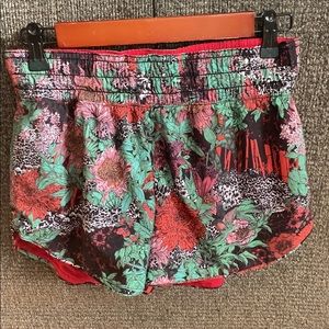 Lululemon Choose a Side reversible short.